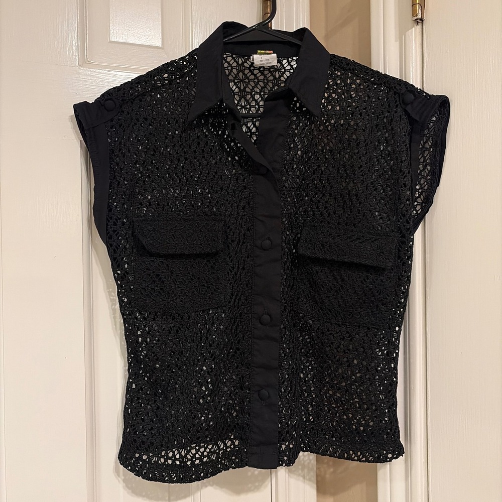 Ybi Womens Crochet Lace Button Up Shirt Black Size 10 Sheer Cap Sleeve Top